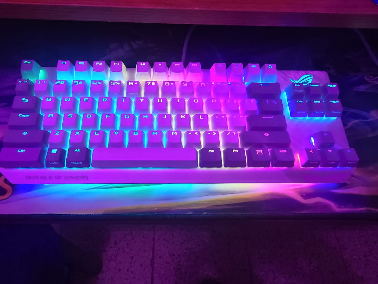 Keyboard stop working corretly, Asus rog strix moo... Republic of