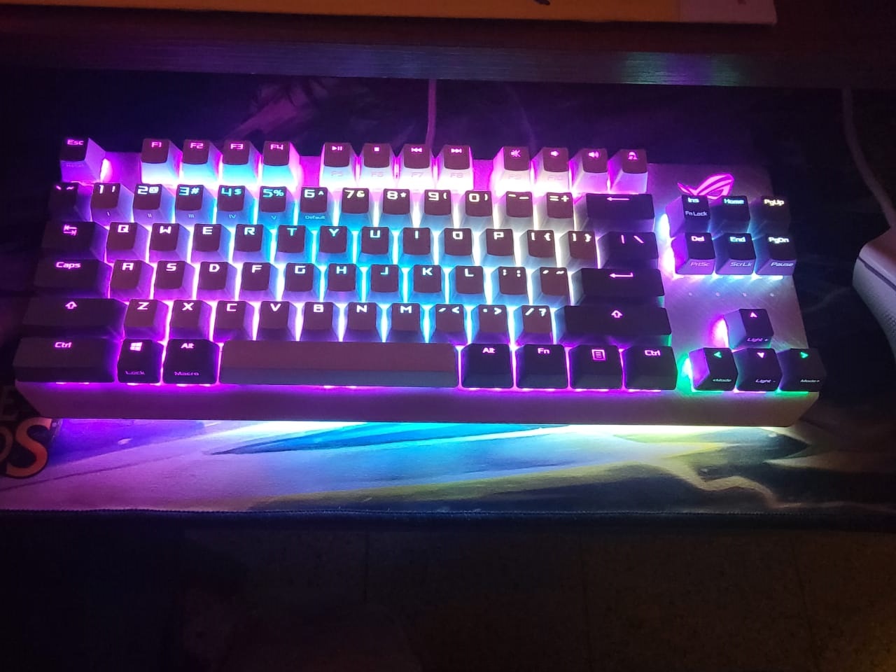 Keyboard stop working corretly, Asus rog strix moo... Republic of